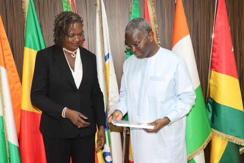Awa NDOYE presents the first copy of her book to the President of the Commission de l’UEMOA